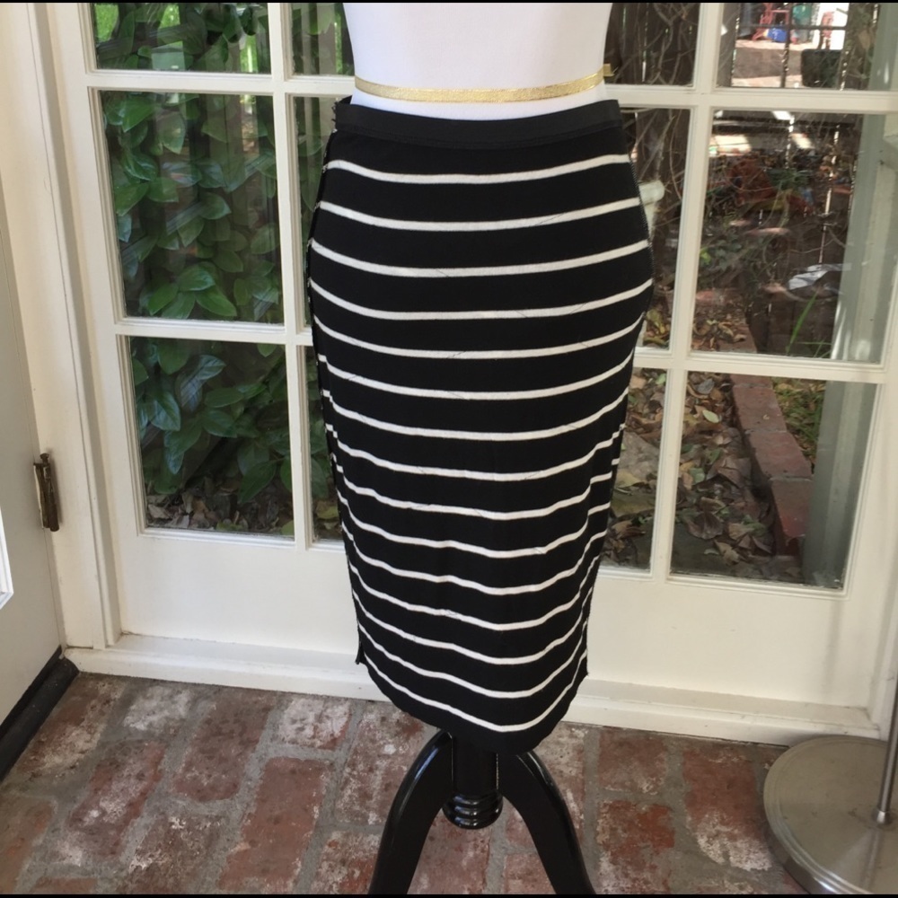 Black & white striped skirt - Picture 3 of 4